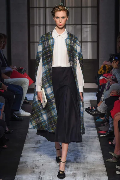 Look 13